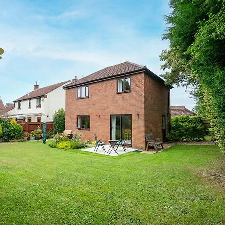 Splendid House Great Location To Wave Surf & South West Water Park - Super Garden By Staystaycations *