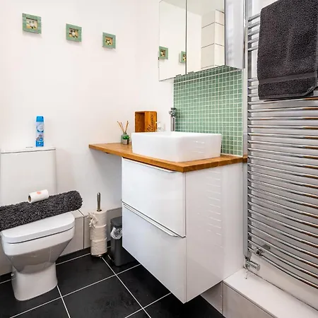 Splendid House Great Location To Wave Surf & South West Water Park - Super Garden By Staystaycations