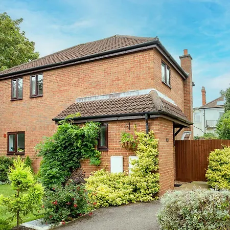 Holiday home Splendid House Great Location To Wave Surf & South West Water Park - Super Garden By Staystaycations Bristol