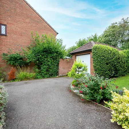 Splendid House Great Location To Wave Surf & South West Water Park - Super Garden By Stae-homes Ferienhaus