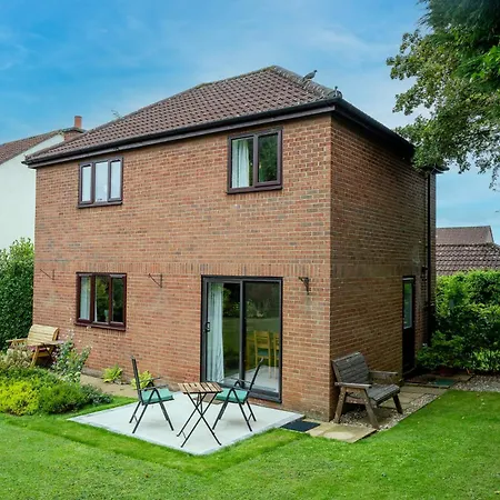 Splendid House Great Location To Wave Surf & South West Water Park - Super Garden By Staystaycations