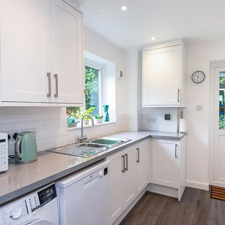Splendid House Great Location To Wave Surf & South West Water Park - Super Garden By Staystaycations Holiday home