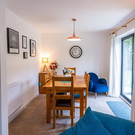Splendid House Great Location To Wave Surf & South West Water Park - Super Garden By Staystaycations Holiday home