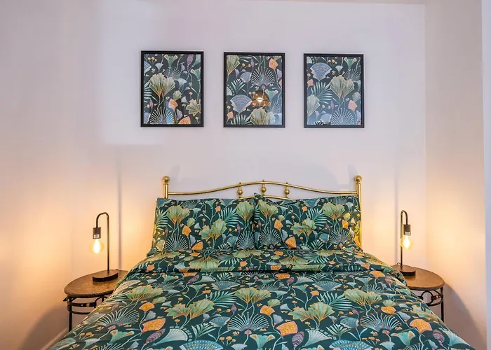 Ferienhaus Splendid House Great Location To Wave Surf & South West Water Park - Super Garden By Stae-homes