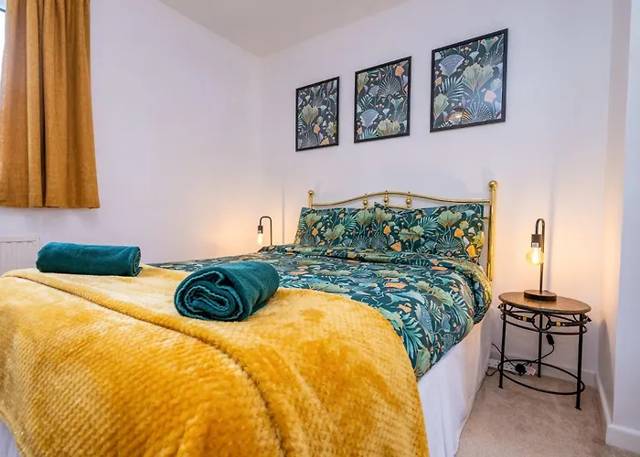 Ferienhaus Splendid House Great Location To Wave Surf & South West Water Park - Super Garden By Stae-homes